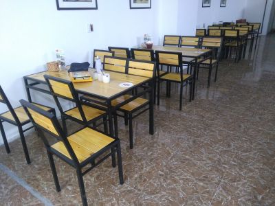 Mẫu bàn ghế gỗ thông pallet đẹp co quán cafe, nhà hàng